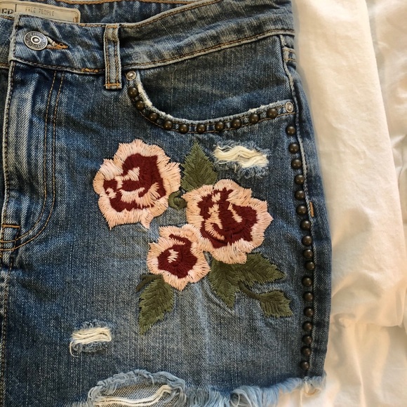 Like new Free People wild roses embroidered skirt - Picture 4 of 7